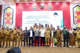 DIALOG : Gubernur Kalteng, H Agustiar Sabran hadiri acara Dialog Menteri Sosial Bersama Pilar-Pilar Sosial Prov Kalteng, di Aula Jayang Tingang, Kantor Gubernur Kalteng, Selasa (15/4/2025). (foto:ist)
