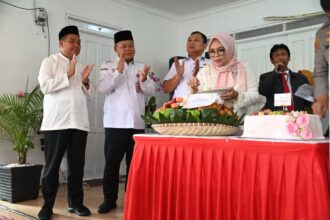 SILATURAHMI : Plh. Asisten Bidang Pemerintah dan Kesra (Pemkesra) Maskur mewakili Gubernur Kalteng Agustiar Sabran hadir dalam acara Halal Bihalal dan Silaturahmi dengan Keluarga Besar Pengadilan Tinggi Palangka Raya, di Rumah Dinas Kepala Pengadilan Tinggi (KaPT) Palangka Raya, di Jalan MH Thamrin, Palangka Raya, Rabu (9/4/2025). (foto:IST)