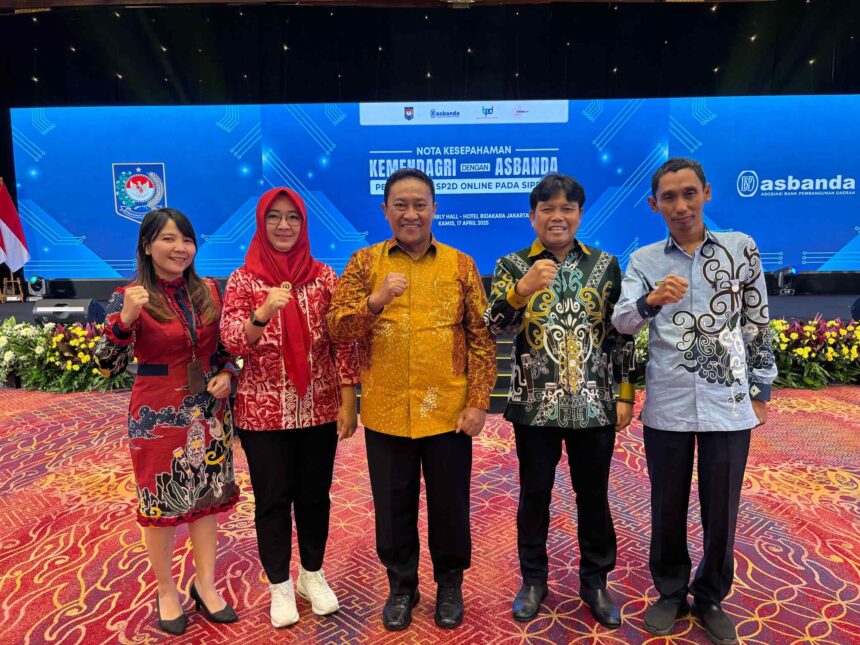 HADIRI : Wakil Gubernur Kalimantan Tengah, H. Edy Pratowo, menghadiri peluncuran Sistem Penerbitan Surat Perintah Pencairan Dana (SP2D) Online melalui Sistem Informasi Pemerintahan Daerah Republik Indonesia (SIPD-RI), yang diselenggarakan di Hotel Bidakara, Jakarta, Kamis (17/4/2025). (foto:ist)