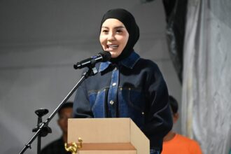 KEGIATAN : Ketua Tim Penggerak (TP) Pemberdayaan dan Kesejahteraan Keluarga (PKK) Provinsi Kalimantan Tengah (Kalteng), Aisyah Thisia Agustiar Sabran secara resmi membuka Turnamen Wondr BP BNI Cup Ke-1 Tahun 2025 yang digelar di Lapangan Voli BNI Palangka Raya, Minggu (20/4/2025). (foto:mmc)