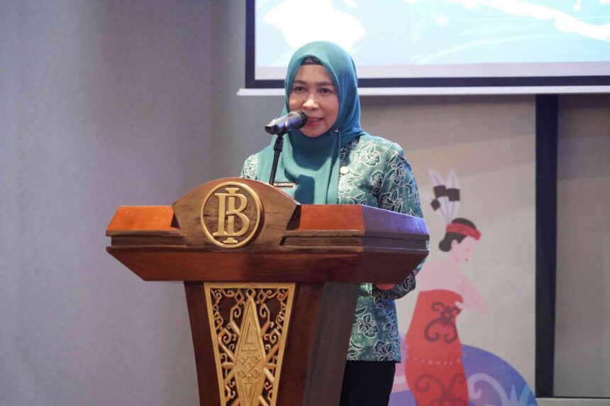 HADIRI : Ketua I Bidang Pembinaan Karakter Keluarga (PKK), Nunu Andriani Edy Pratowo mewakili Ketua Tim Penggerak Pemberdayaan dan Kesejahteraan Keluarga (TP-PKK) Provinsi Kalimantan Tengah (Kalteng) membuka secara resmi Hari Puncak Festival Literasi Harati 2025 yang diadakan oleh Perpustakaan Bank Indonesia Prov. Kalteng bertempat di Aula Betang Hapakat, Kantor Bank Indonesia Kalteng, Rabu (07/05/2025). (foto:ist)