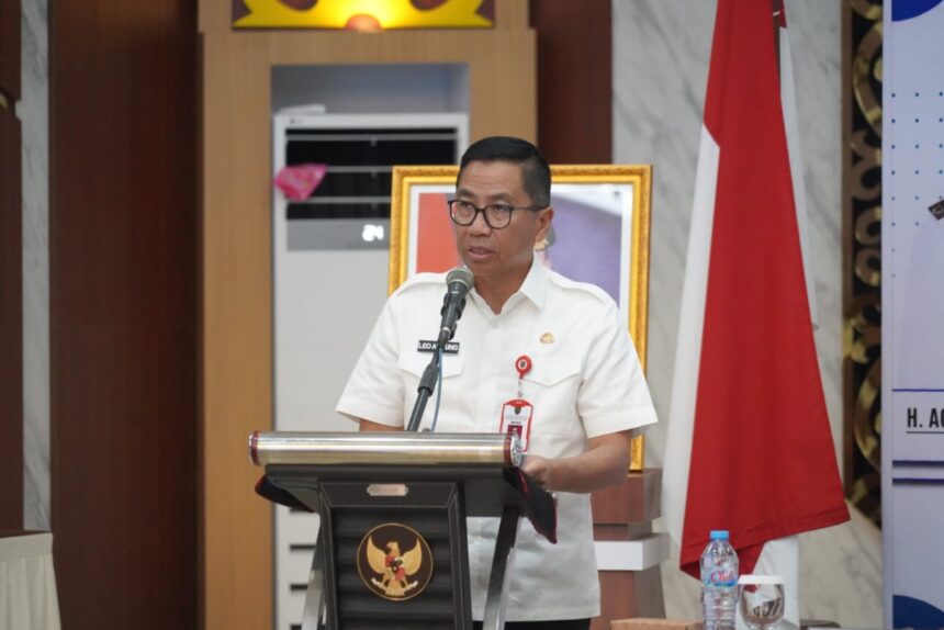 KEGIATAN : Plt Sekretaris Daerah (Sekda) Kalteng, Leonard S Ampung buka Lokakarya Pengarusutamaan Sustainable Development Goals (SDGs) ke dalam Rencana Pembangunan Jangka Menengah Daerah (RPJMD) Prov Kalteng, di Aula Bapperida Prov Kalteng, Rabu (7/5/2025). (foto:ist)