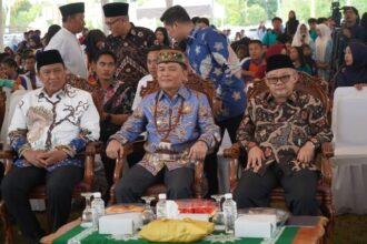Menteri Pendidikan Dasar dan Menengah (Dikdasmen) Republik Indonesia (RI) Abdul Muti bersama Gubernur Kalimantan Tengah (Kalteng) H. Agustiar Sabran menghadiri Gerakan 7 Kebiasaan Anak Indonesia Hebat dan “Gebyar Pendidikan Unggul Muhammadiyah untuk Kalteng Lebih Berkah”, di Kampus 3 UMPR, Palangka Raya, Jumat (9/5/2025).