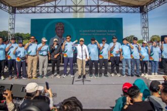 Gubernur Kalteng,Agustiar Sabran pada acara FunWalk yang sekaligus menjadi momen Grand Launching Fitur QRIS pada Betang Mobile Bank Kalteng, yang digelar di Bundaran Besar Palangka Raya, Sabtu (17/05/2025).