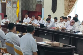 Kepala Dinas PUPR Kabupaten Barito Selatan (Barsel), Dr Ita Minarni ST MT hadir dalam Rapat Koordinasi (Rakor) Organisasi Perangkat Daerah (OPD), di Aula Kantor Bupati setempat, Rabu (9/4/2025).