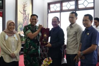 Ketua DPRD Provinsi Kalteng, Arton S Dohong saat menerima kunjungan silaturahmi Danrem 102/Panju Panjung, Brigjen TNI Wimoko (Foto : Ist)