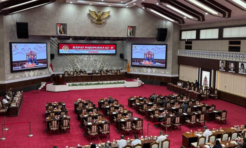 Suasana rapat paripurna di Gebung DPRD Provinsi Kalteng (Foto : Pri)
