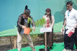 Gubernur Kalteng, Agustiar Sabran, menanam pohon di sekitar Hutan Kota Nyaru Menteng Berkah