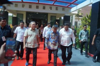 Gubernur Kalimantan Tengah, H. Agustiar Sabran secara langsung melepas keberangkatan Menteri Koordinator Bidang Pangan Republik Indonesia Zulkifli Hasan di VIP Room Isen Mulang, Bandara Tjilik Riwut Palangka Raya, untuk kembali ke Jakarta setelah melaksanakan rangkaian kunjungan kerja di Provinsi Kalimantan Tengah, Kamis (22/5/2025).