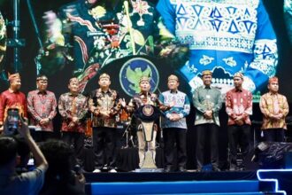 Gubernur Agustiar Sabran resmi menutup FBIM dan Kalteng Expo 2025 yang digelar dalam rangka Hari Jadi Ke-68 Provinsi Kalteng di Stadion Tuah Pahoe Palangka Raya, Jumat (23/5/2025) malam.