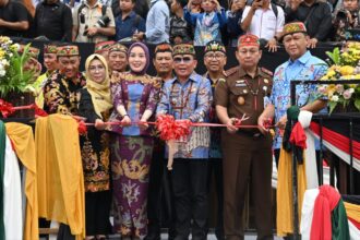 Gubernur Kalimantan Tengah (Kalteng), H. Agustiar Sabran meluncurkan empat buah Kapal Wisata Susur Sungai ‘Isen Mulang’ di Dermaga Flamboyan, Flamboyan Bawah, Kota Palangka Raya, Kamis (22/5/2025) sore.