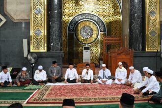 Gubernur Kalteng, Agustiar Sabran bersama Wakil Gubernur Kalteng, Edy Pratowo meminta doa dan dukungan pada umat muslim agar dapat mengemban amanah memimpin Kalimantan Tengah dengan sebaik-baiknya demi kemajuan daerah.
