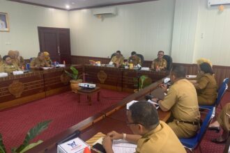 Jajaran Sekretariat Daerah (Setda) Provinsi Kalimantan Tengah (Kalteng) melaksanakan rapat koordinasi (Rakor) membahas progres capaian Program 100 Hari Gubernur dan Wakil Gubernur Kalteng. Rakor digelar di Ruang Rapat Bajakah, Lantai II Kantor Gubernur, Senin (26/5/2025).