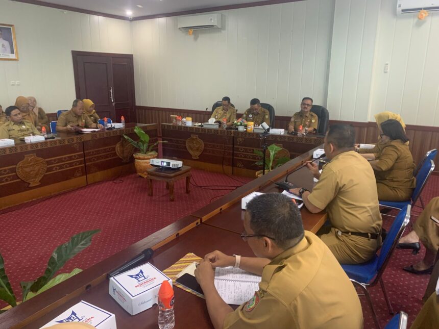 Jajaran Sekretariat Daerah (Setda) Provinsi Kalimantan Tengah (Kalteng) melaksanakan rapat koordinasi (Rakor) membahas progres capaian Program 100 Hari Gubernur dan Wakil Gubernur Kalteng. Rakor digelar di Ruang Rapat Bajakah, Lantai II Kantor Gubernur, Senin (26/5/2025).
