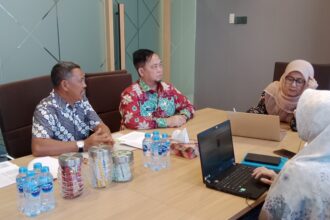 TEROBOSAN: Bupati Katingan, Saiful didampingi Kepala Dinas Kesehatan Katingan, Glorikus G. SKM. MKes berkunjung ke Direktorat Perencanaan, Sumber Daya Kesehatan, Kementerian Kesehatan Republik Indonesia di Jakarta, Rabu (28/5/2025). Rombongan disambut langsung oleh Direktur Tenaga Kesehatan Kemenkes RI, dr Ika Trisia MKM. (foto:pemkab katingan)