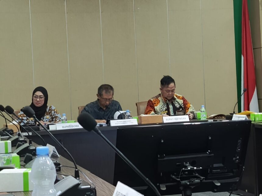 KOORDINASI: Bupati Katingan, Saiful memimpin rombongan Pemerintah Kabupaten Katingan mengikuti kegiatan rapat koordinasi lintas sektor, di Ruang Rapat Prambanan Ditjen Tata Ruang, Jakarta, Selasa (27/5/2025). (foto:ist)