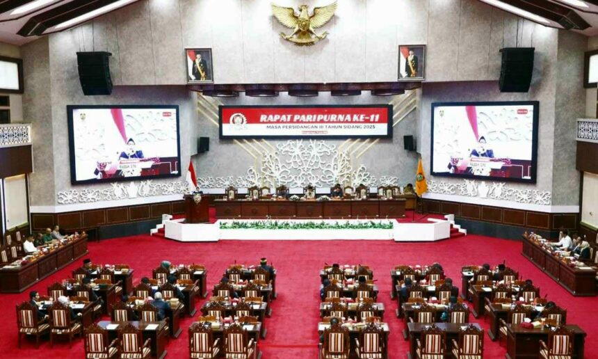 Rapat paripurna di Gedung DPRD Provinsi Kalteng (Foto : Ist)