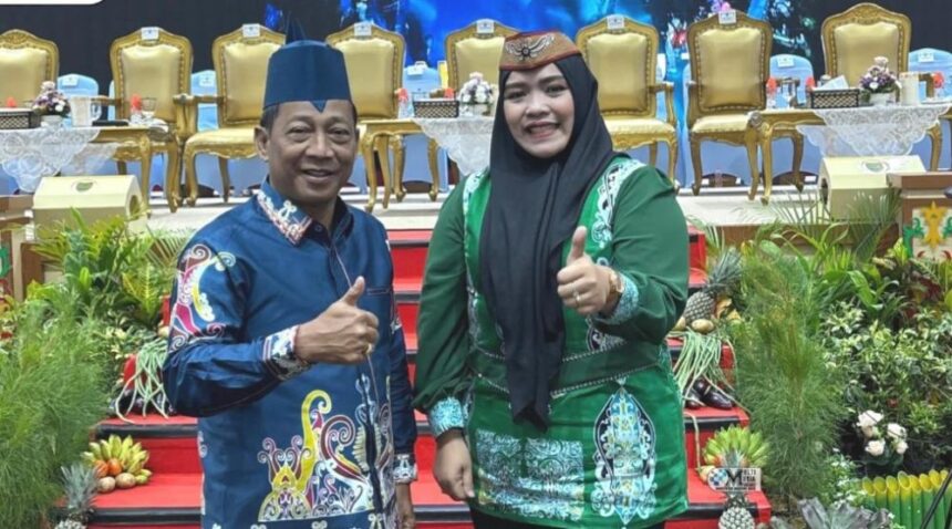 Wakil Ketua I Dewan Perwakilan Rakyat Daerah (DPRD) Kabupaten Murung Raya (Mura). Dina Maulidah, S.H.I bersama Bupati Mura, Heriyus.