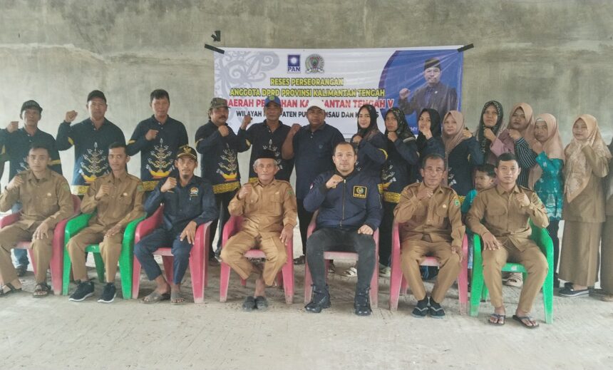 Foto bersama saat reses di Desa Kantan Dalam, Kecamatan Pandih Batu, Kabupaten Pulang Pisau (Foto : Ist)