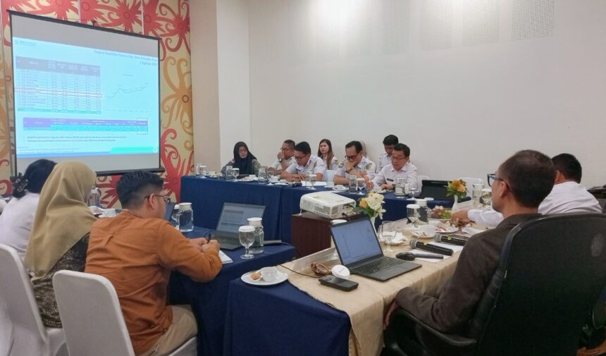 Pemko Palangka Raya bersama BPJS Kesehatan menggelar rapat evaluasi terkait rencana efisiensi peserta PBPU dan BP di Bahalap Hotel, Kota Palangka Raya (Foto : Pri)
