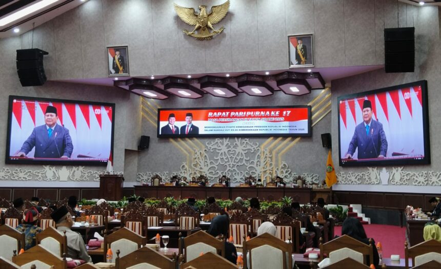 Suasana rapat paripurna di DPRD Provinsi Kalteng (Foto : Ist)