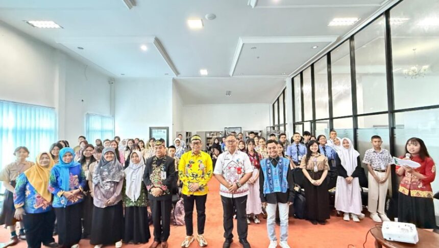 Lomba Resensi Buku tingkat SMP/SMA sederajat se-Kota Palangka Raya 2025 di Aula Dispursip Palangka Raya (Foto : Ist)
