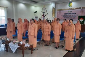 Pengukuhan pengurus DWP Kota Palangka Raya masa bakti 2025-2029 di Ruang Rapat Peteng Karuhei II Kantor Wali Kota Palangka Raya (Foto : Pri)