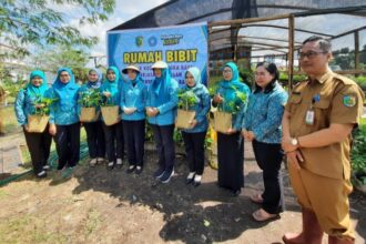 Peresmian rumah bibit sekaligus meluncurkan gerakan pemanfaatan pekarangan di area Kebun Contoh DPKP Palangka Raya (Foto : Ist)