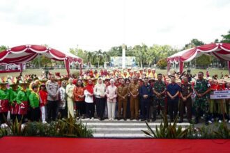 Foto bersama saat pembukaan Jambore Kader Posyandu Tingkat Kota Tahun 2025 di Halaman Kantor Wali Kota Palangka Raya (Foto : Ist)