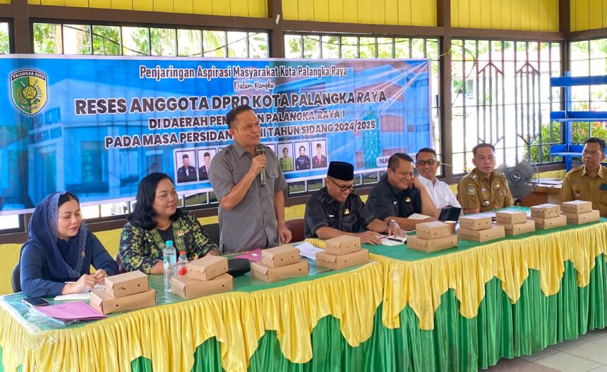 Anggota DPRD Kota Palangka Raya dari Dapil I, Khemal Nasery saat memimpin reses di Kelurahan Marang (Foto : Ist)