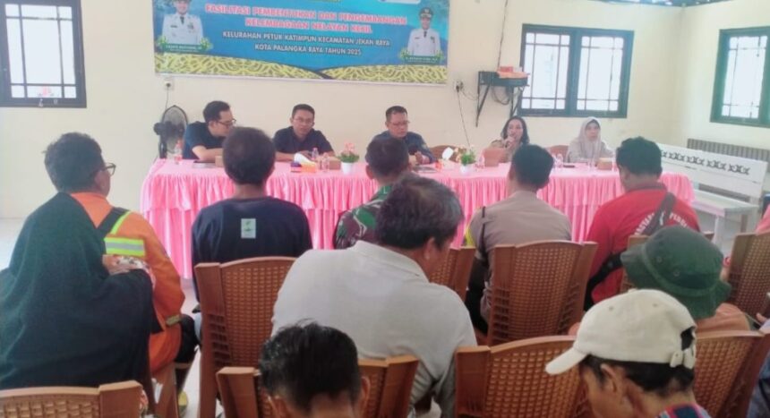 Kegiatan pembentukan dan pengembangan kelembagaan nelayan kecil di Kelurahan Petuk Katimpun (Foto : Ist)