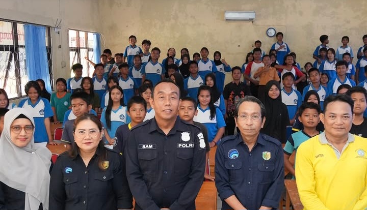 Foto bersama setelah kegiatan edukasi bahaya judi online kepada siswa di SMP Negeri 14 Palangka Raya (Foto : Ist)