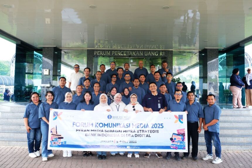 Foto bersama rombongan jurnalis Kalteng di Peruri Karawang (Foto : Ist)