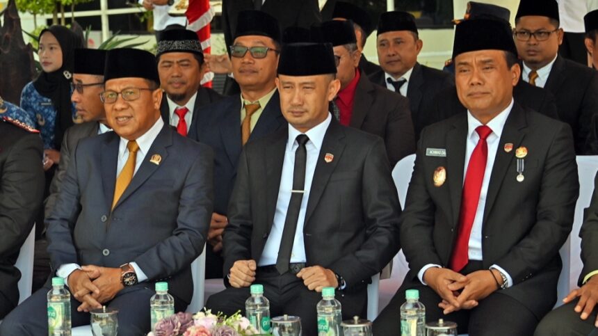 Ketua DPRD Palangka Raya, Subandi (tiga dari kanan) saat menikuti apel peringatan Hari Kesaktian Pancasila di Kantor Wali Kota Palangka Raya (Foto : Ist)