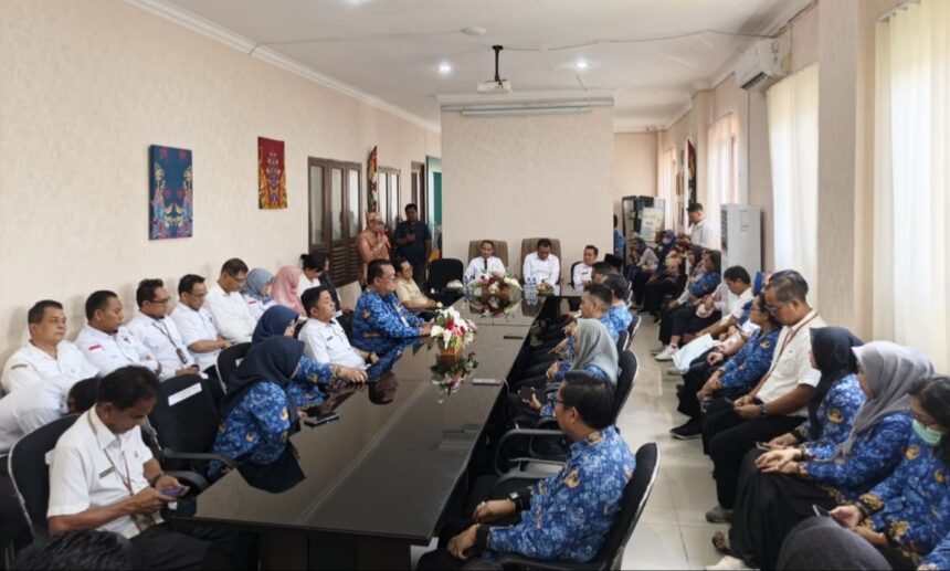 Suasana serah terima jabatan Kadinkes Palangka Raya dari Andjar Hari Purnomo kepada Riduan (Foto : Ist)