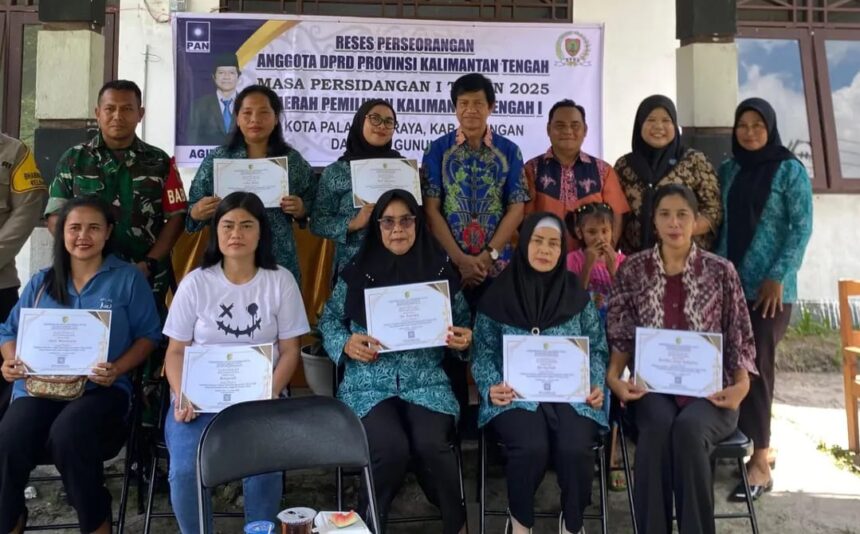 Anggota Komisi II DPRD Kalteng, Agie saat melaksanakan reses perseorangan di Kelurahan Kanarakan (Foto : Ist)