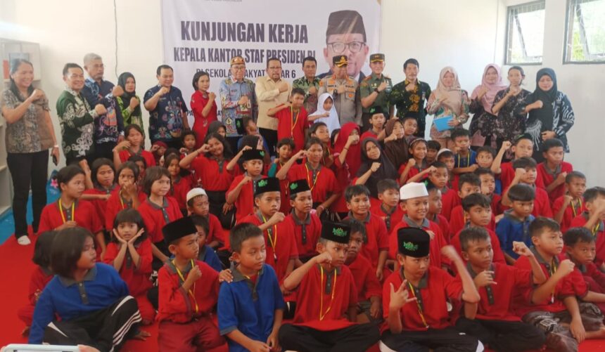 Kepala Staf Kepresidenan Republik Indonesia, Muhammad Qodari saat mengunjungi Sekolah Rakyat Kota Palangka Raya (Foto : Ist)