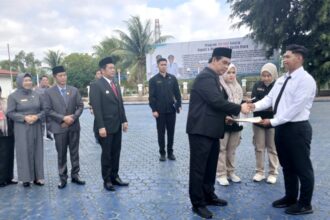 Penyerahan SK bagi 143 PPPK Tahap II di halaman Kantor Bupati Barito Utara (Foto : Ist)