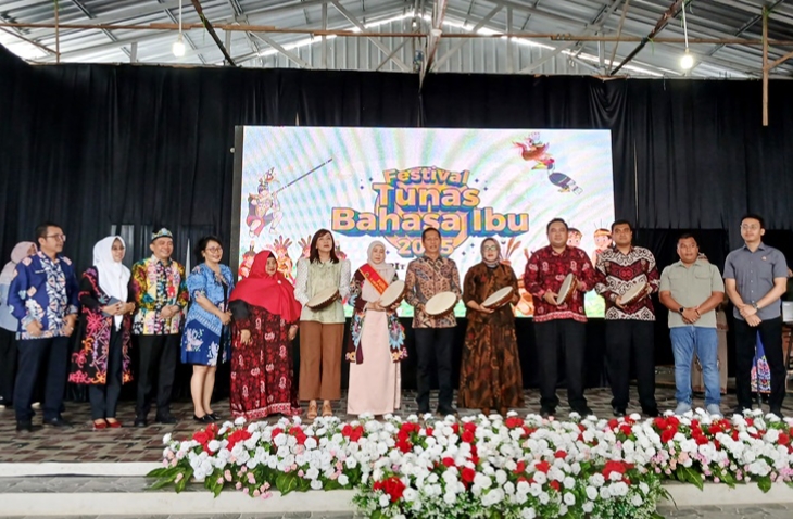 Launching penerapan bahasa daerah pada pembukaan FTBI (Foto : Ist)