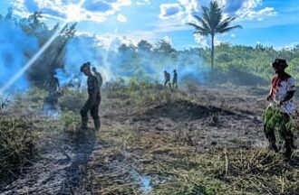 Kegiatan pembukaan lahan baru oleh personel Satgas TMMD ke-126 Kodim 1013/Mtw di Desa Jamut (Foto : Ist)
