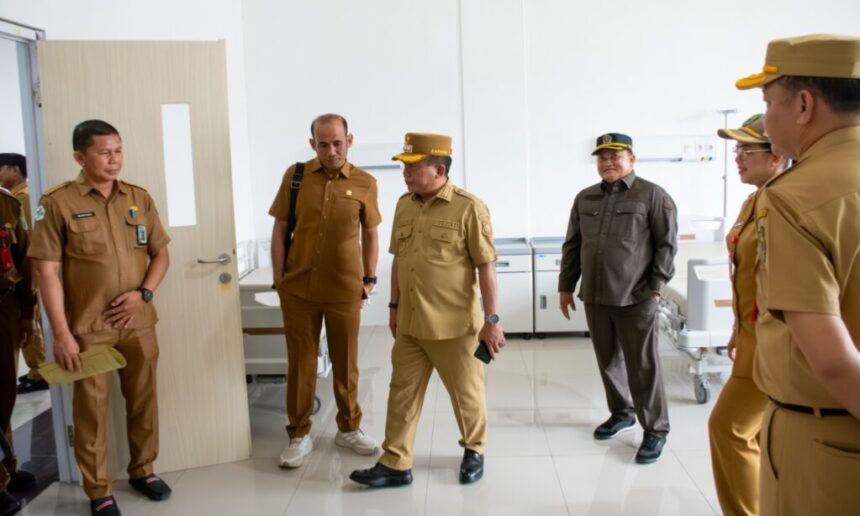 Bupati Kapuas, Muhammad Wiyatno, meninjau dan jajaran RS Pratama Pujon, Kecamatan Kapuas Tengah (Foto : Ist)