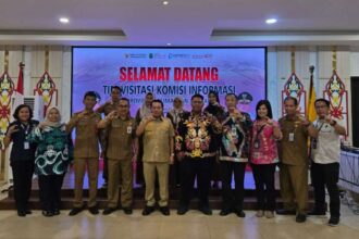 Bupati Kapuas, Muhammad Wiyatno, melakukan foto bersama dalam kunjungan Tim Komisi Informasi Provinsi Kalteng (Foto : Ist)