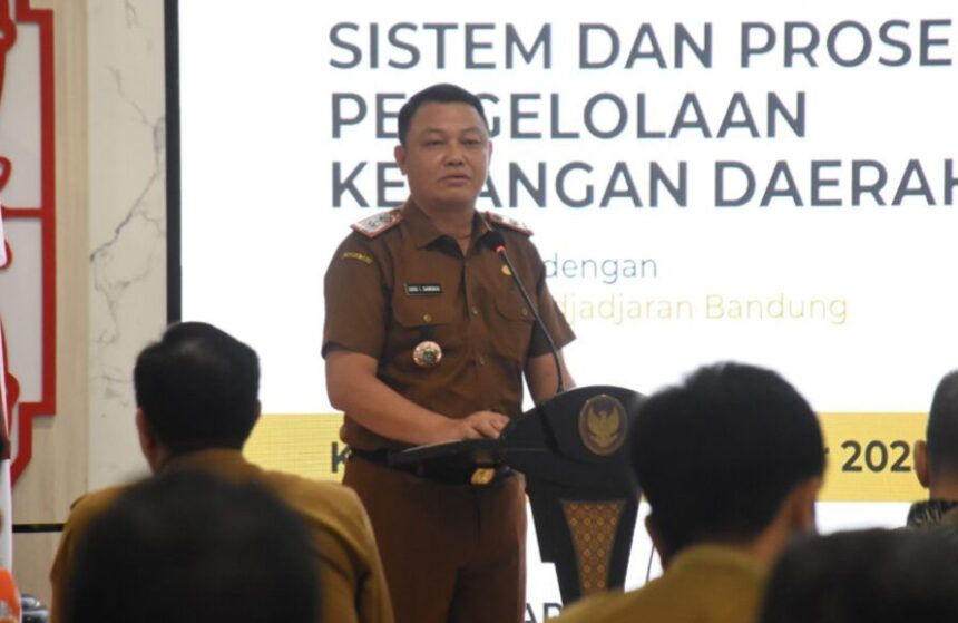 Sekda Kapuas, Usis I Sangkai, memberikan sambutan pada pembukaan FGD di ruang Rapat Rujab Bupati Kapuas (Foto : Ist)