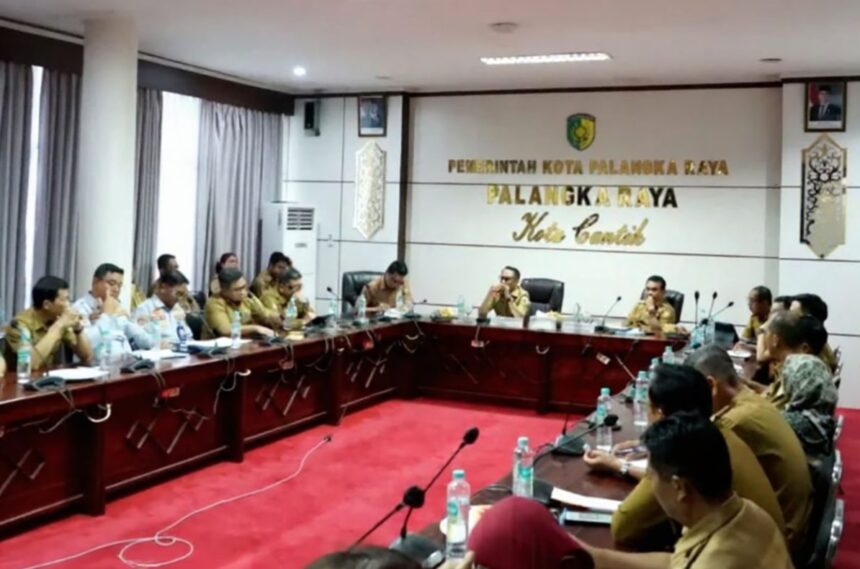 Rakor Perizinan dan Peningkatan PAD di Ruang Rapat Peteng Karuhei I, Kantor Wali Kota Palangka Raya (Foto : Ist)