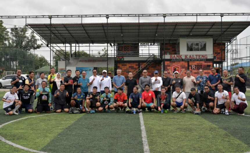 Foto bersama saat pertandingan mini soccer di Lapangan Mini Soccer, Jalan Cempaka, Kota Palangka Raya (Foto : Ist)