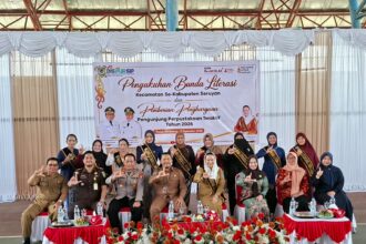 Foto bersama usai Pengukuhan Bunda Literasi Kecamatan se-Kabupaten Seruyan Tahun 2026 di Lapangan Tenis Indoor Kuala Pembuang, Selasa (15/9/2026).