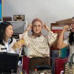 Lapas Kelas IIA Palangka Raya memanfaatkan live TikTok bersama influencer untuk mempromosikan produk hasil karya warga binaan melalui program KODIKARYA.